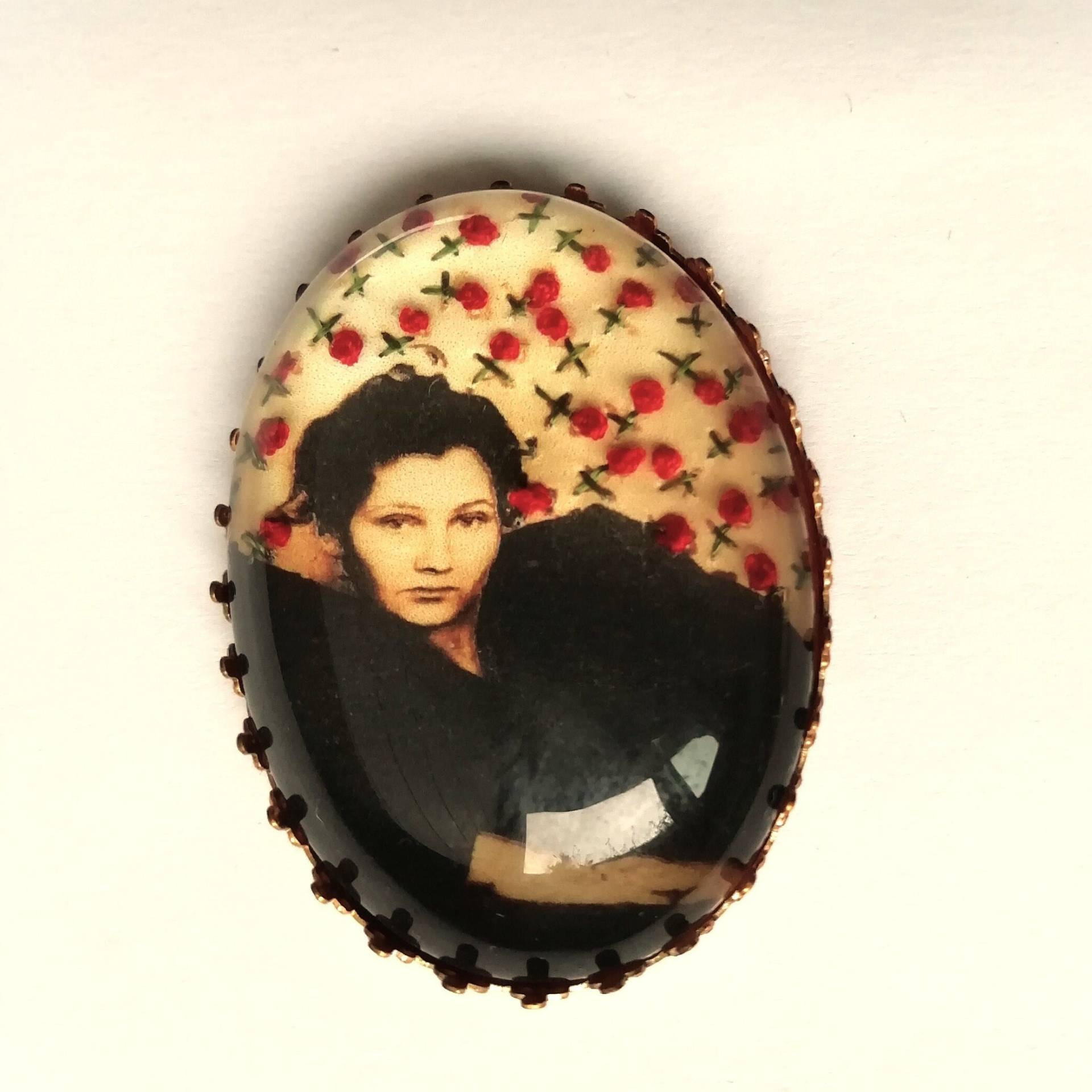 Handbestickte Brosche Von Simone Veil Handbestickte Brosche Von Simone Veil von AtelierAgueda