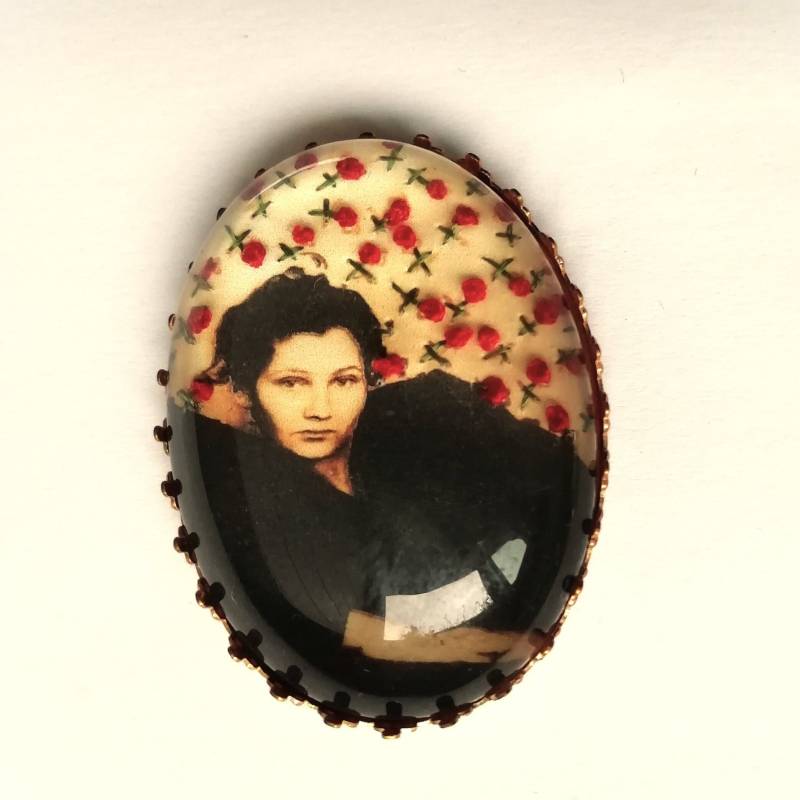 Handbestickte Brosche Von Simone Veil Handbestickte Brosche Von Simone Veil von AtelierAgueda