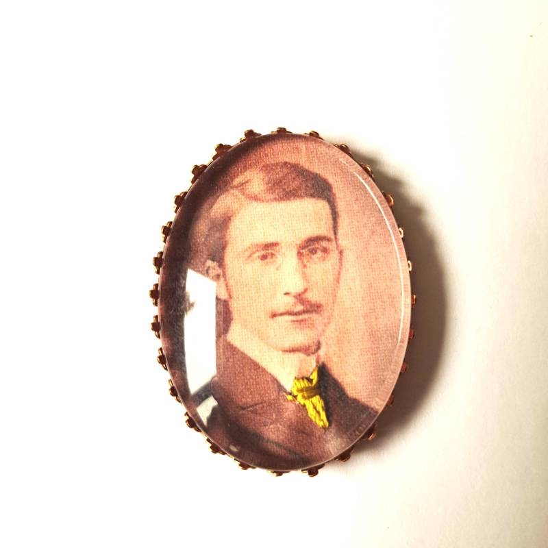 Handbestickte Brosche Von Stefan Zweig von AtelierAgueda