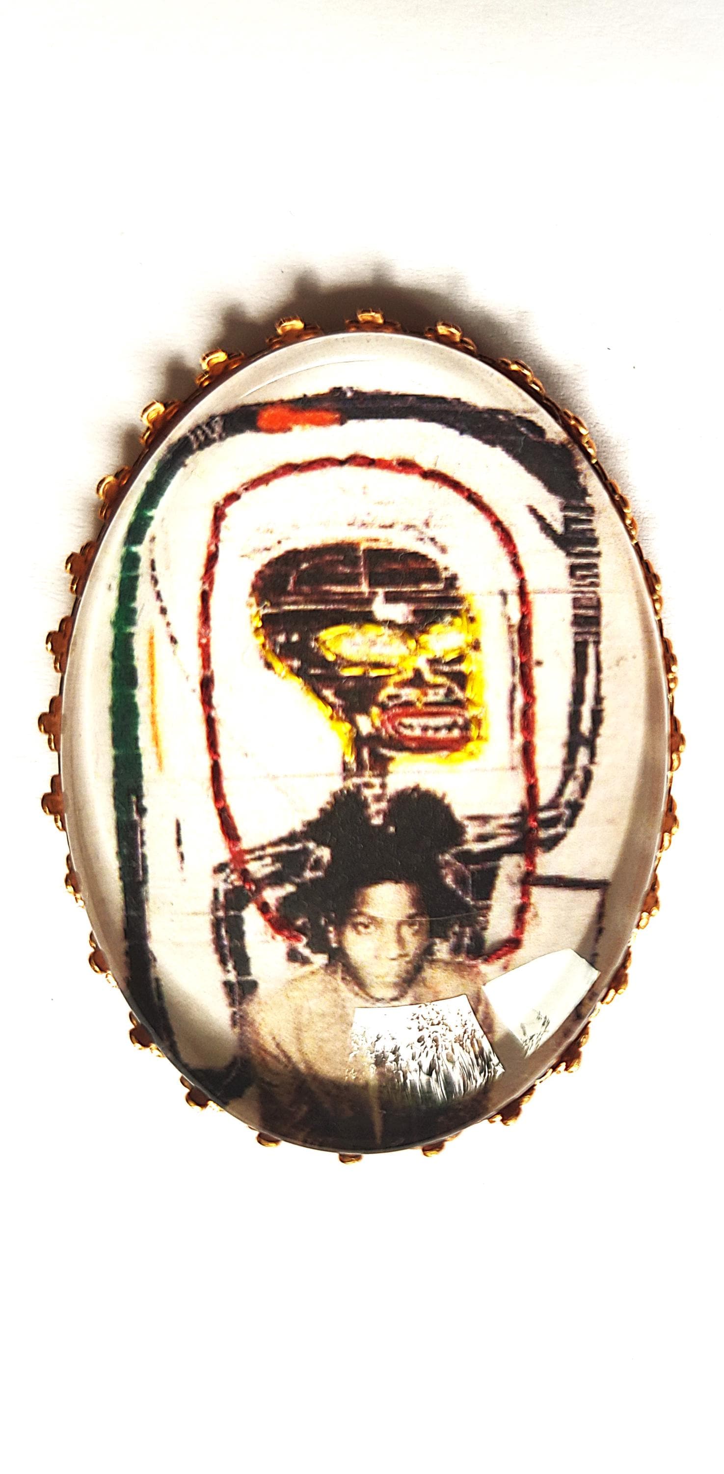 Handgestickte Brosche Von Jean-Michel Basquiat Handgestickte Brosche Von Jean-Michel Basquiat von AtelierAgueda