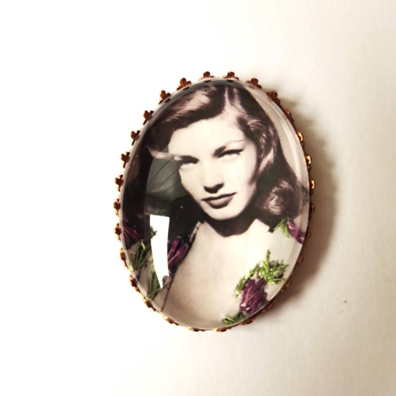 Lauren Bacall Handbestickte Brosche von AtelierAgueda