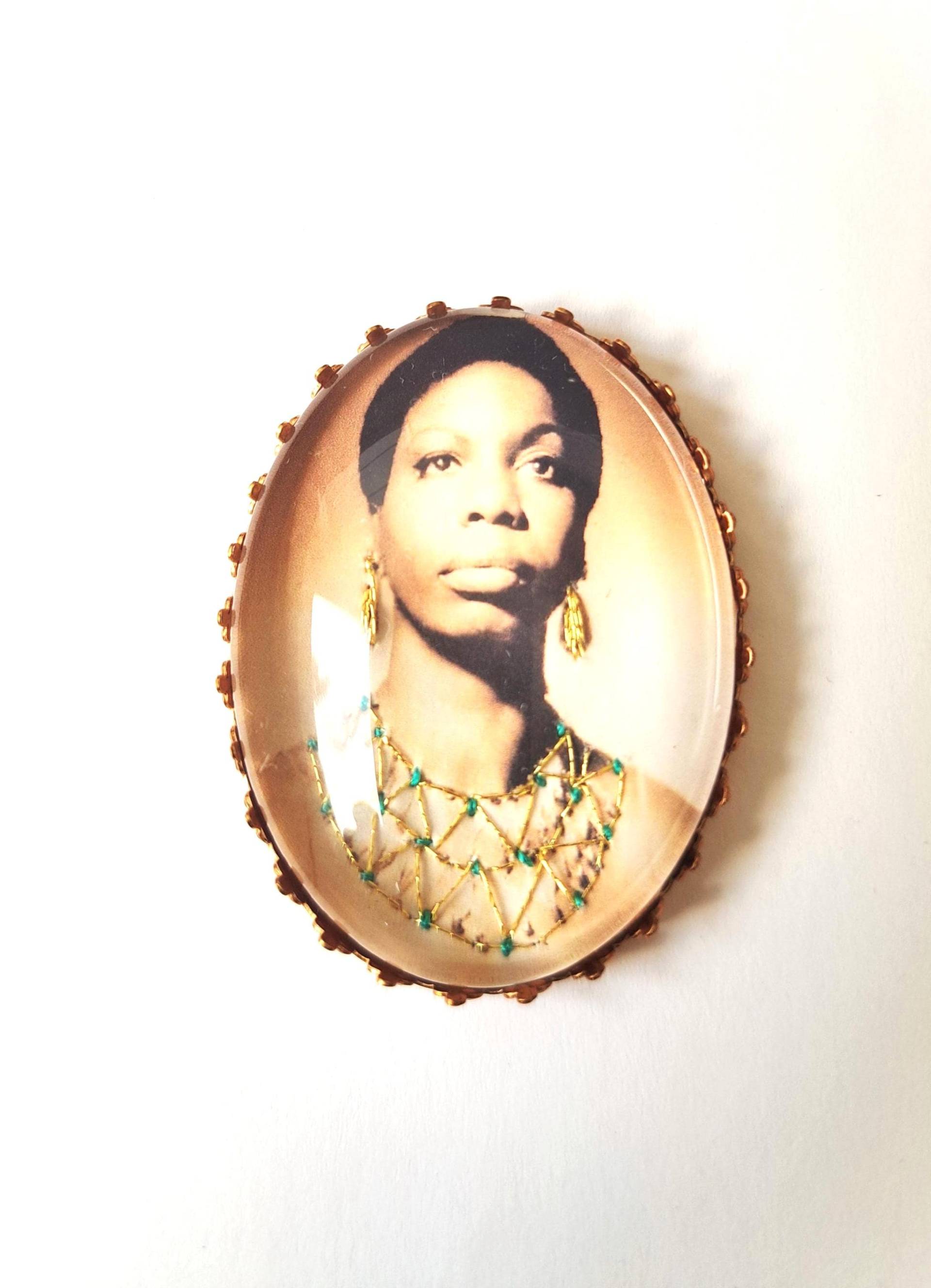 Nina Simone Handbestickte Brosche von AtelierAgueda