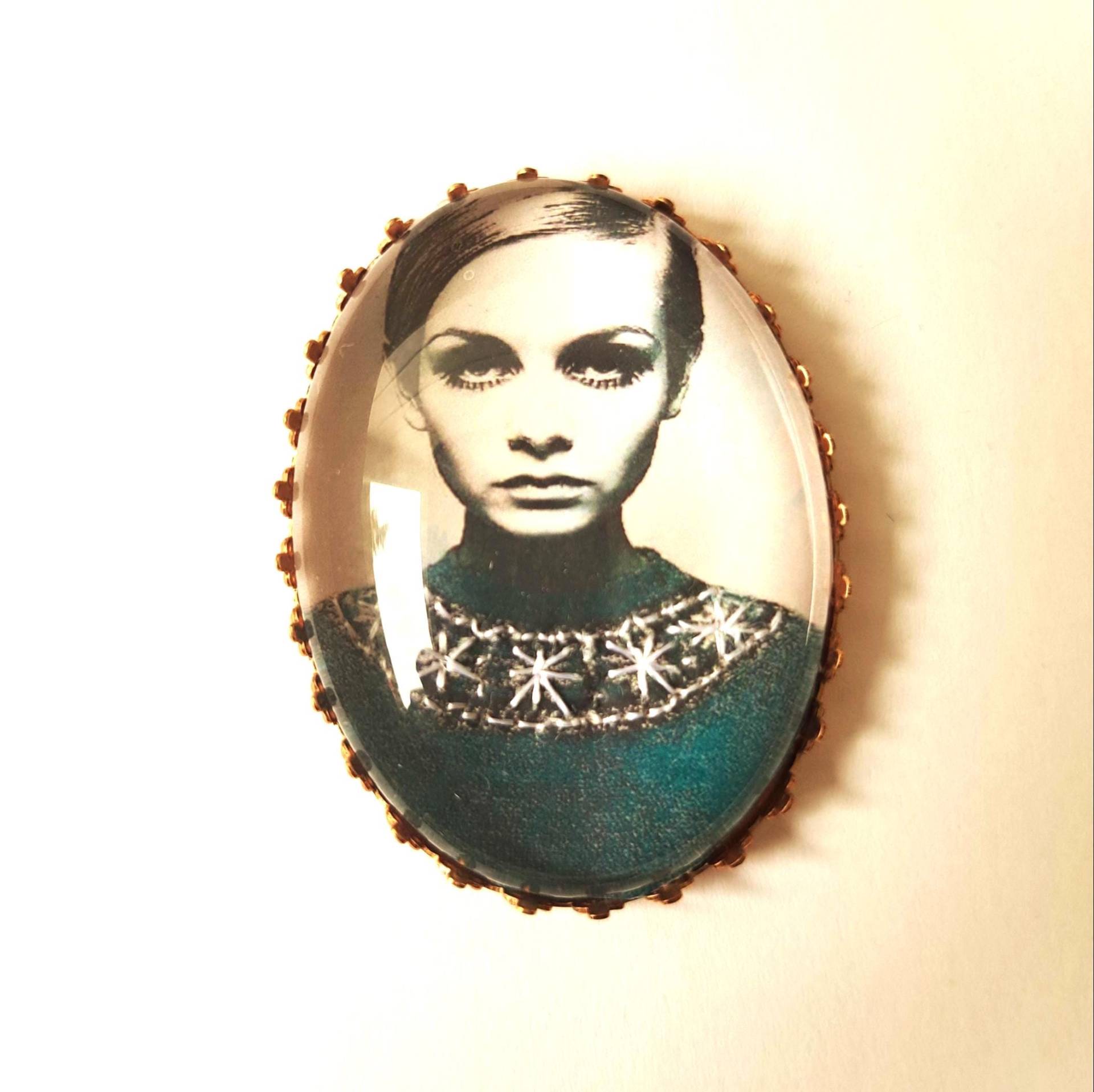 Twiggy Handbestickte Brosche Twiggy Handbestickte Brosche von AtelierAgueda