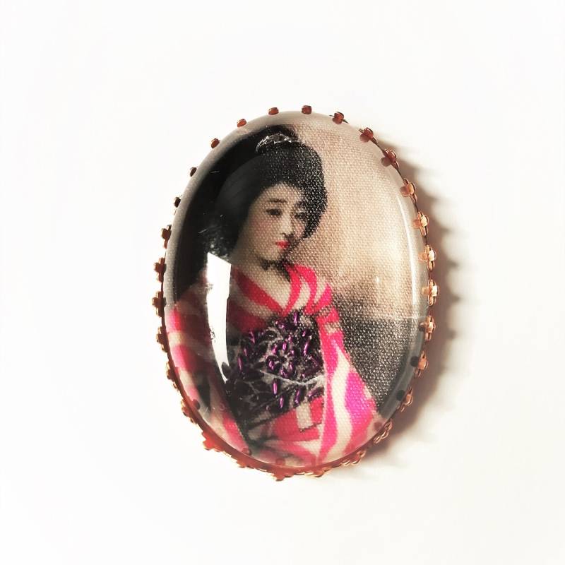 Vintage Geisha Handbestickte Brosche von AtelierAgueda