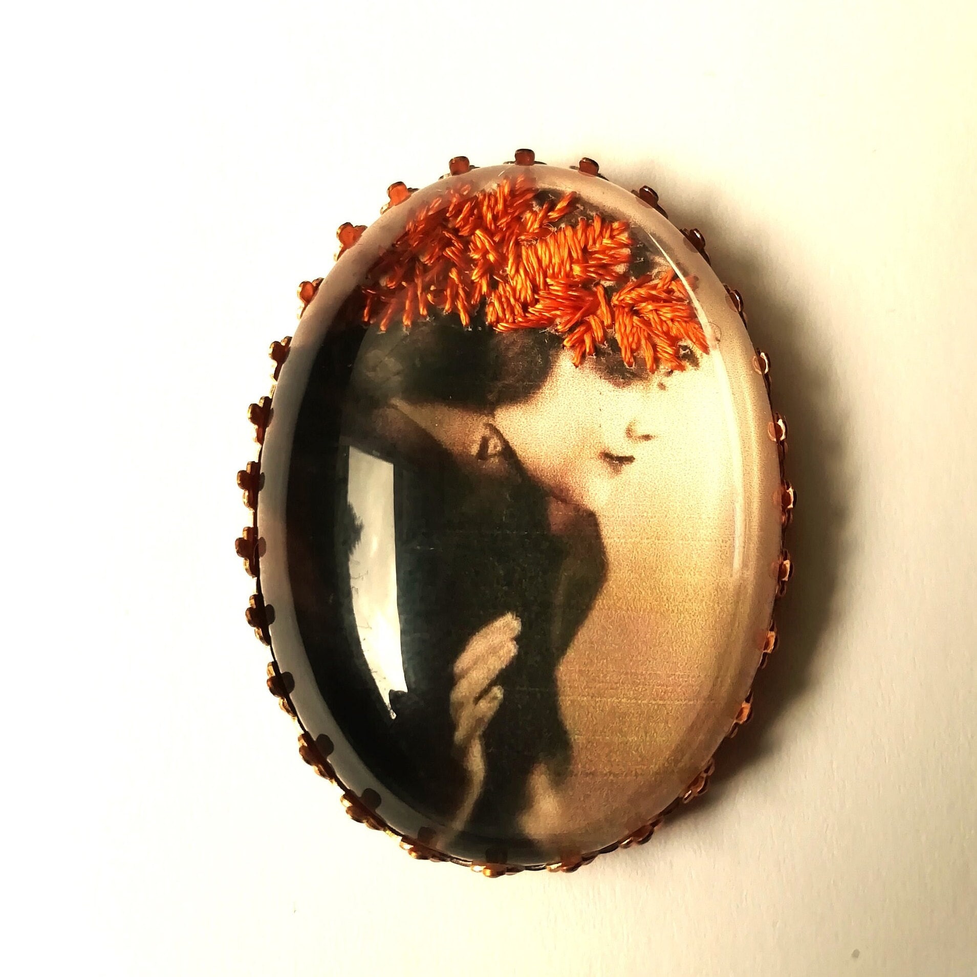 Vintage Handgestickte Damenbrosche Vintage Handgestickte Damenbrosche von AtelierAgueda