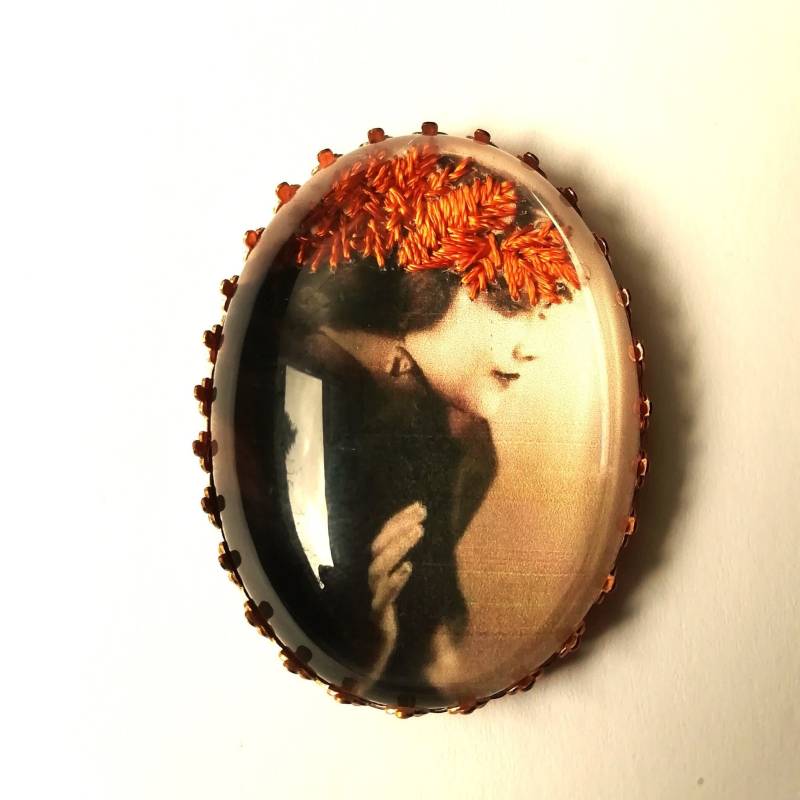 Vintage Handgestickte Damenbrosche Vintage Handgestickte Damenbrosche von AtelierAgueda