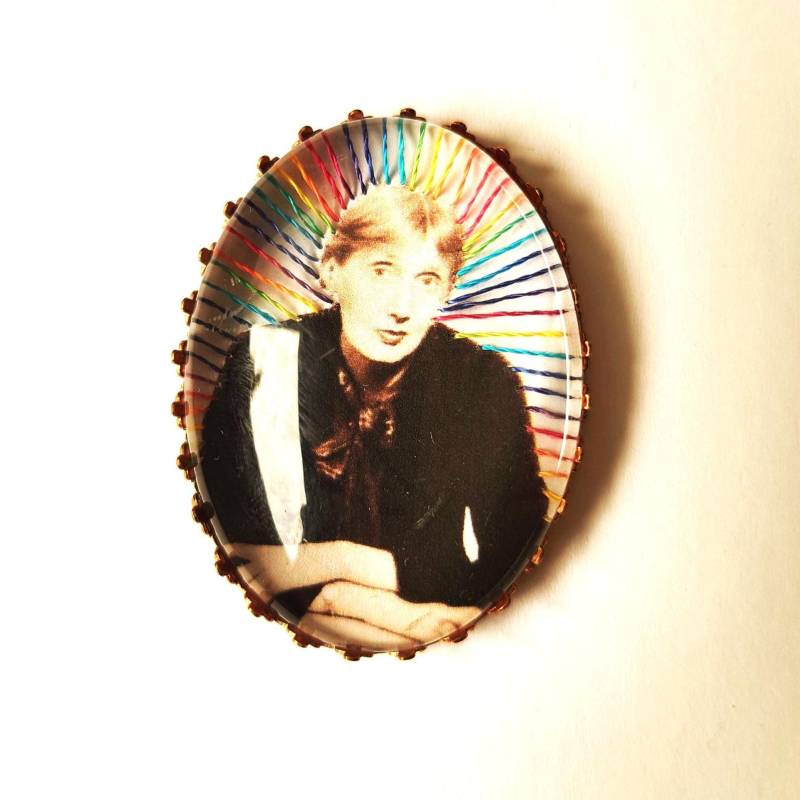 Virginia Woolf-stickbrosche von AtelierAgueda