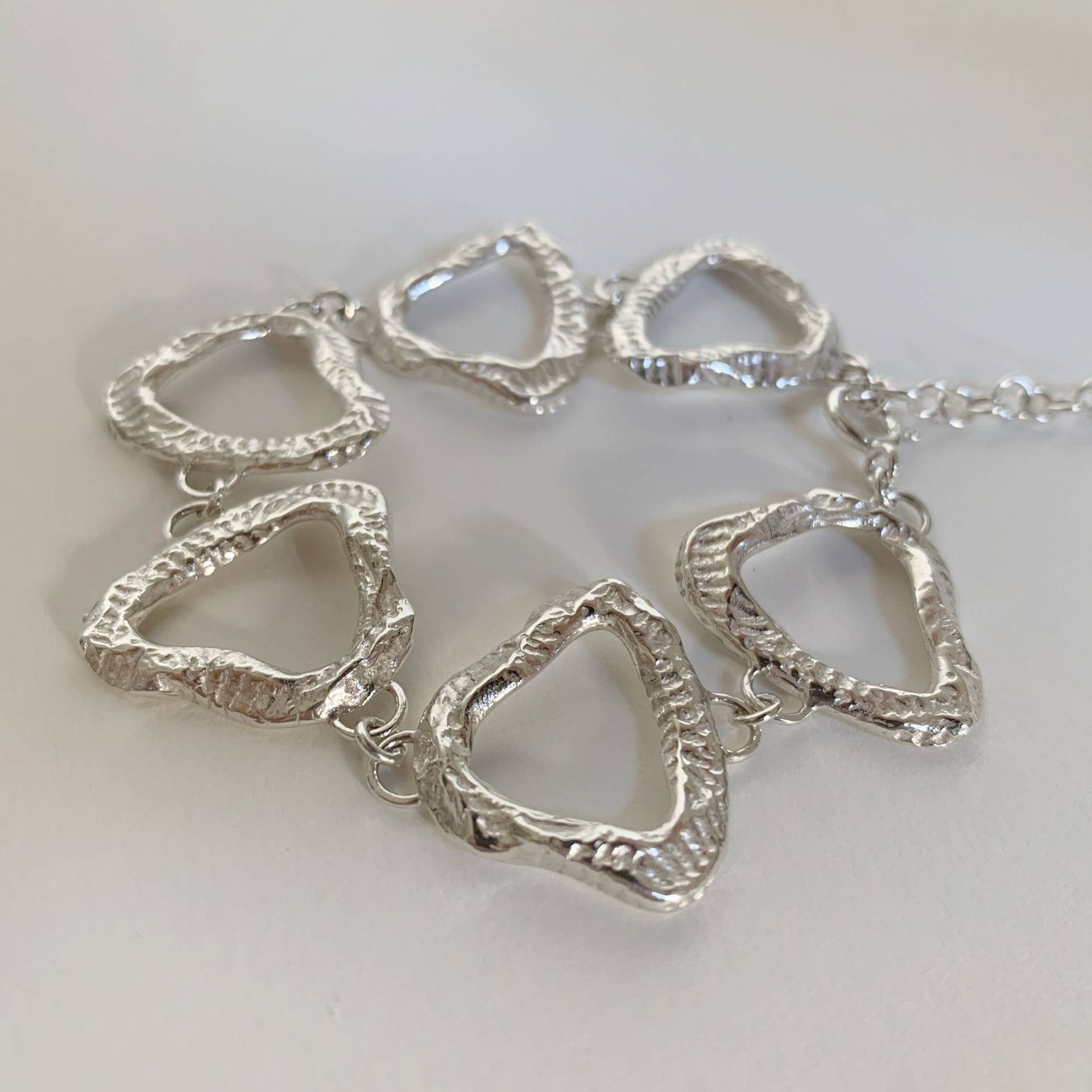 Armband Silber Schmuck Handgefertigt in Deutschland Gliederarmband Mit Besonderer Form Komplett Aus Sterlingsilber 925Er Armband Silber Schmuck Handgefertigt in Deutschland Gliederarmband Mit Besonderer Form Komplett Aus Sterlingsilber 925Er von AtelierAlamea