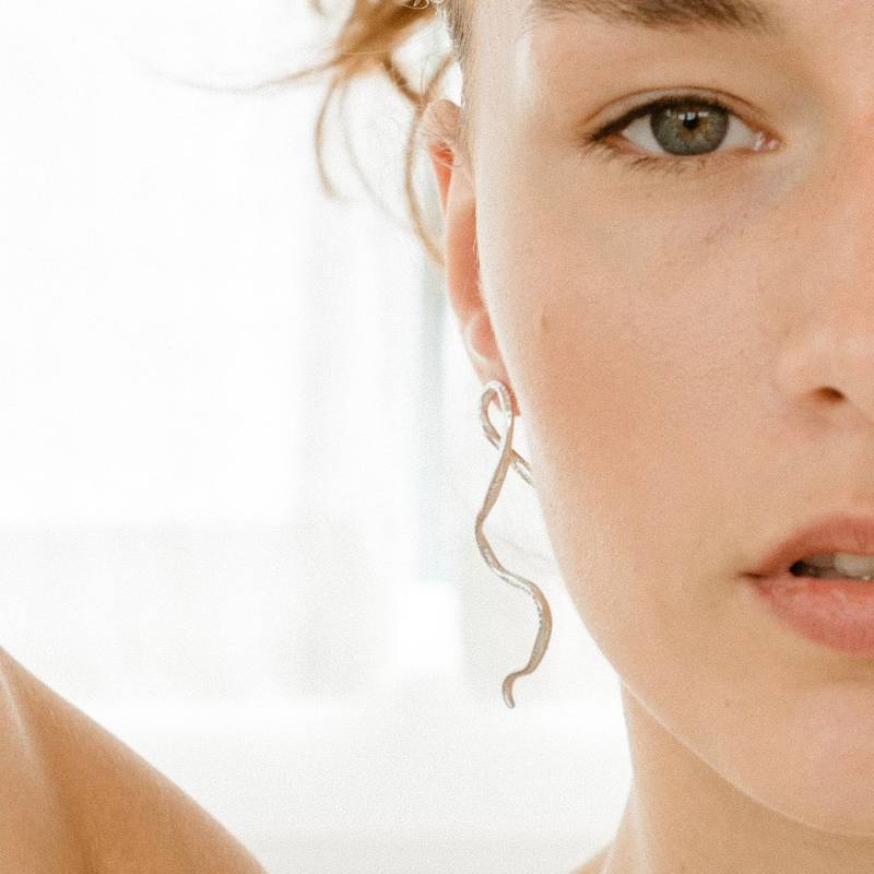 Einzelner Ohrring Silber Schmuck Handgefertigt in Deutschland Silberschmuck Unisex Handgemacht Silberohrring Besondere Form von AtelierAlamea