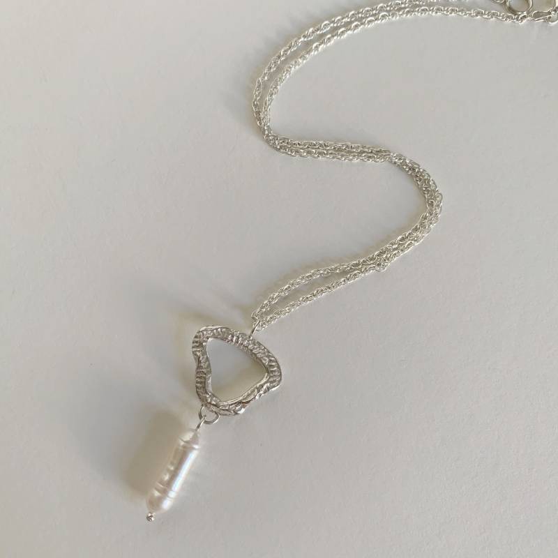 Kette Silber Schmuck Handgefertigt in Deutschland Kettenanhänger Mit Perle Barockperle 925Er Handgemachte Perlenkette Modern Kette Silber Schmuck Handgefertigt in Deutschland Kettenanhänger Mit Perle Barockperle 925Er Handgemachte Perlenkette Modern von AtelierAlamea