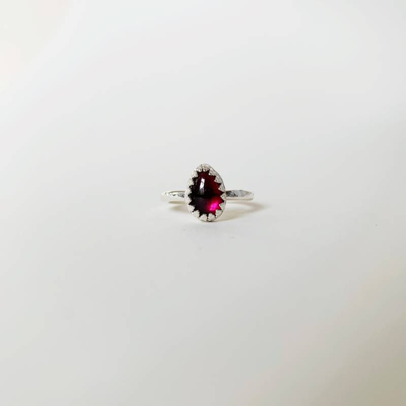 Weihnachtsgeschenk Ring Silber Geschenk Mutter Freundin Handmade Einzelstück Granat Edelstein Silberring von AtelierAlamea