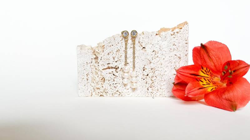 Pearl Chain Earrings Boho Threader Bride For Wedding Day von AtelierAmalfi