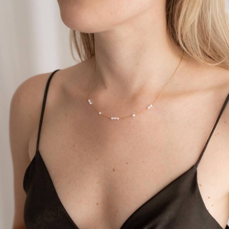 Perlenkette Gold Wasserfest Edelstahl Halskette Personalisierbar Feine Schmuckgeschenk Geburtstag von AtelierAmalfi