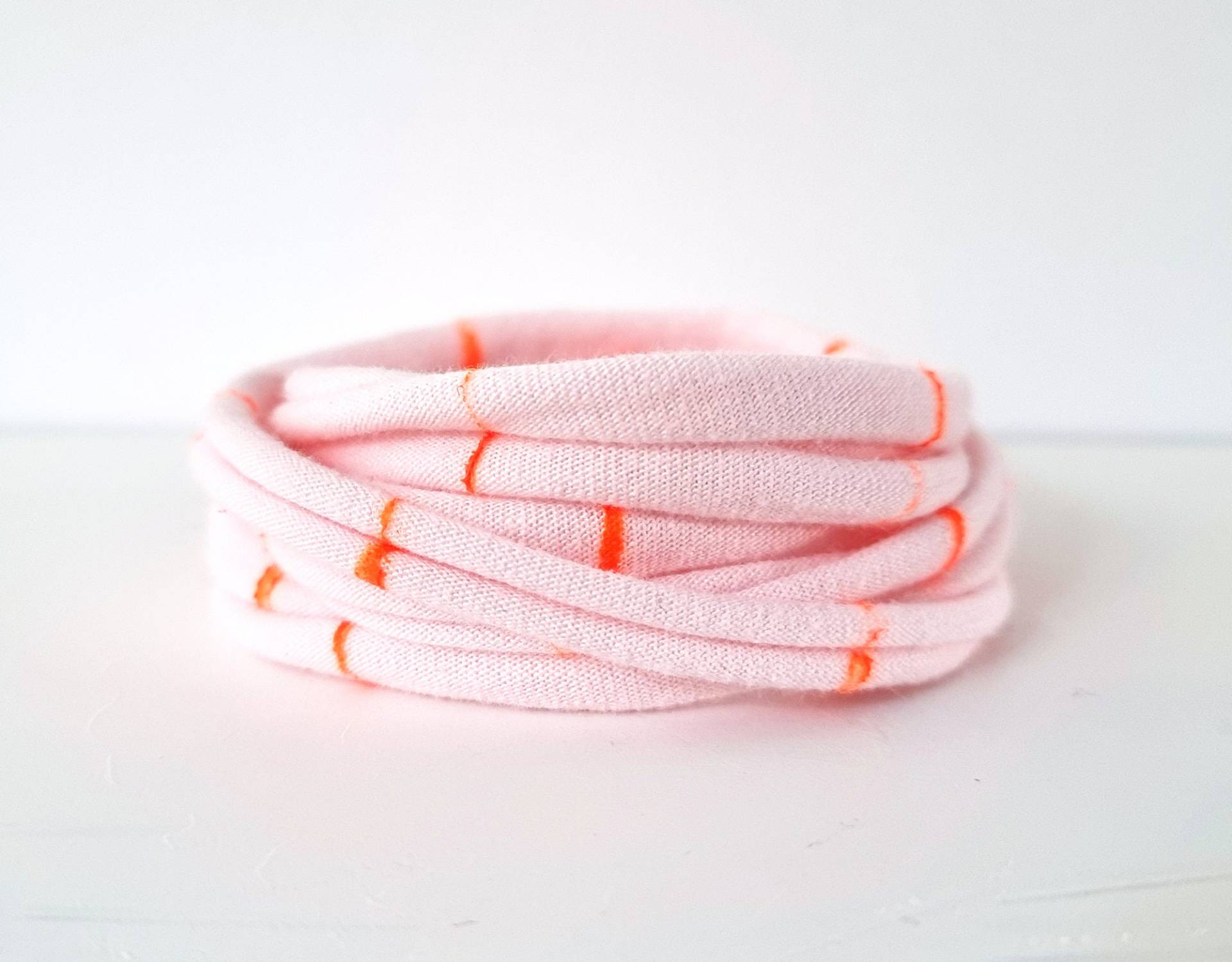 Armband Wickelarmband Stoff, Handgefertigt, Rosa Mit Effekten in Neon Orange, Textilschmuck Jersey, Auch Als Halskette Tragbar, Tattoo Cover Armband Wickelarmband Stoff, Handgefertigt, Rosa Mit Effekten in Neon Orange, Textilschmuck Jersey, Auch Als Halskette Tragbar, Tattoo Cover von AtelierAndreaTraub