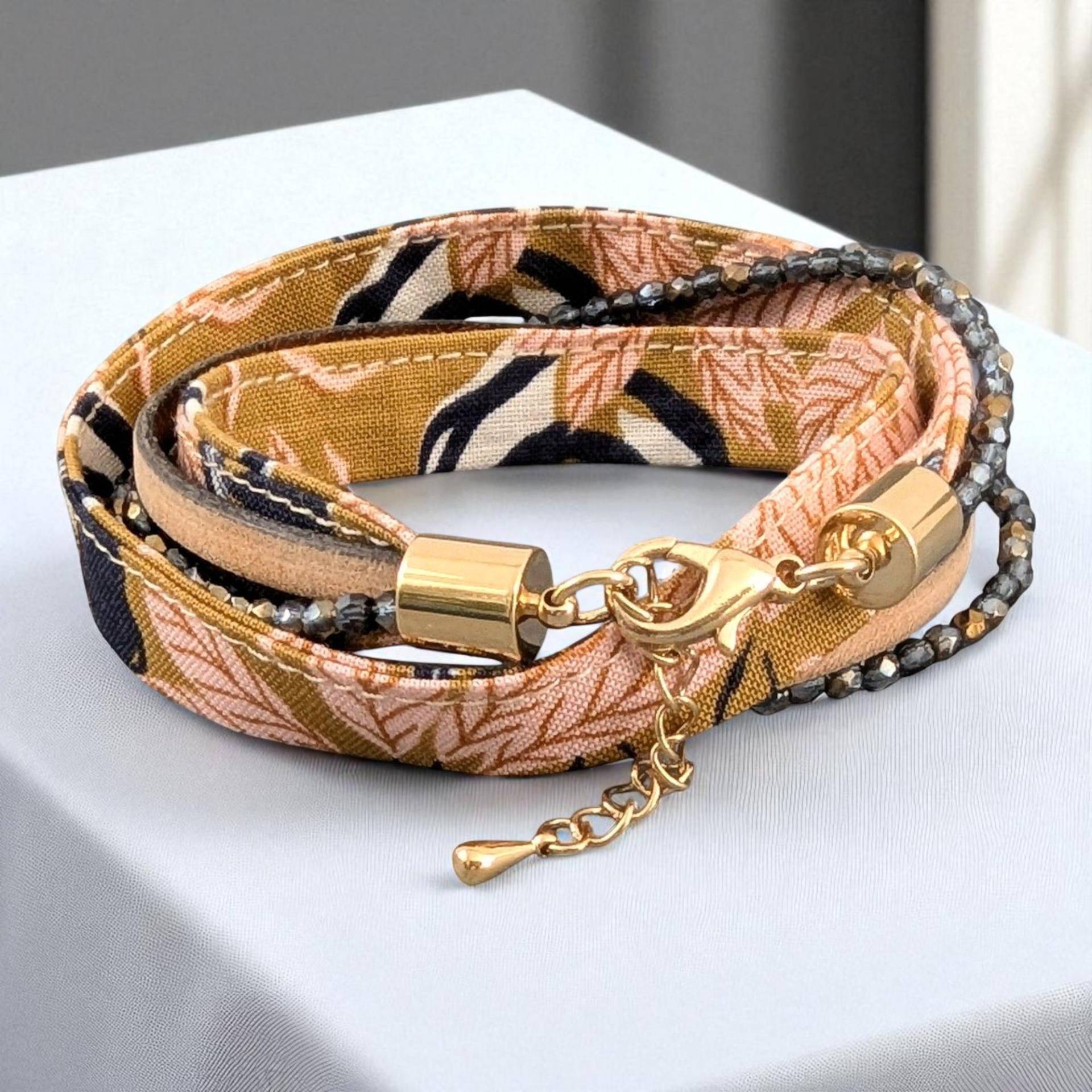 Wickelarmband Damen Urban Jungle Boho - Handgemachtes Armband Stoff, Glasperlen Und Leder, Verstellbar, Geschenkidee Frauen Sommer Schmuck Wickelarmband Damen Urban Jungle Boho - Handgemachtes Armband Stoff, Glasperlen Und Leder, Verstellbar, Geschenkidee Frauen Sommer Schmuck von AtelierAndreaTraub