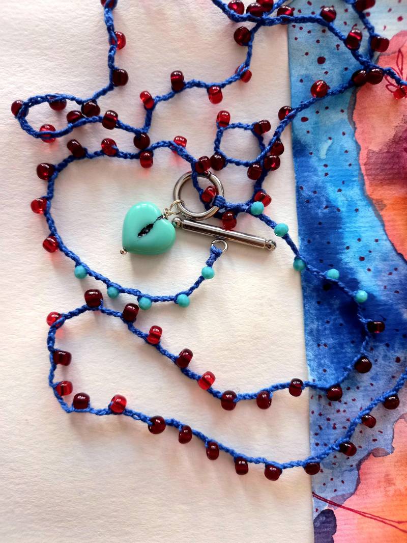 Blaues Herz Anhänger Häkelkette - Extra Lange Perlenkette in Rot Und Blau Knebelverschluss Wrap 3 1 Halskette von AtelierAntonova
