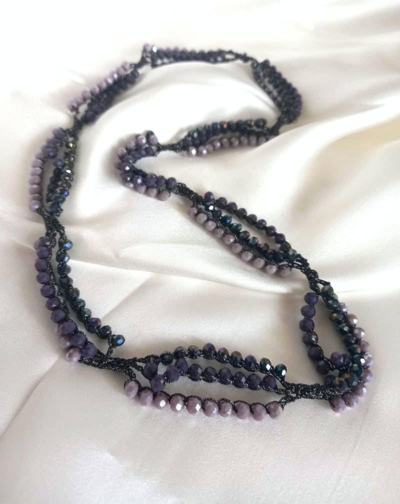 Gehäkelte 3-Farben Perlenkette, Eleganter Flieder Schmuck von AtelierAntonova