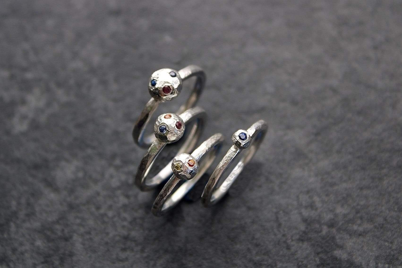 Nuggetringe Aus 925Er Silber Und Farbigen Saphiren Nuggetringe Aus 925Er Silber Und Farbigen Saphiren von AtelierArtMiss