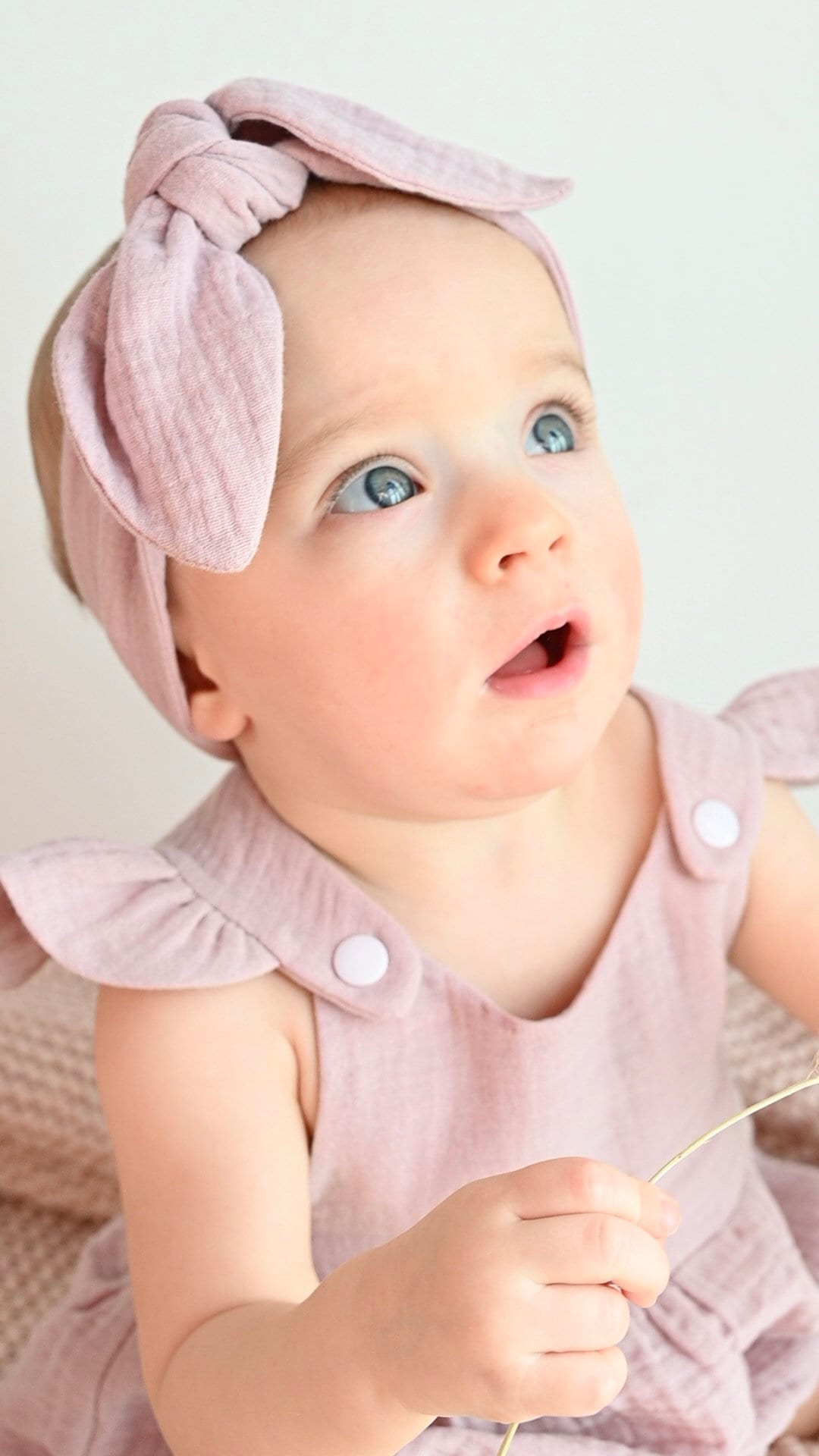 Babyromper Musselin Altrosa von AtelierBarbaraPrinz