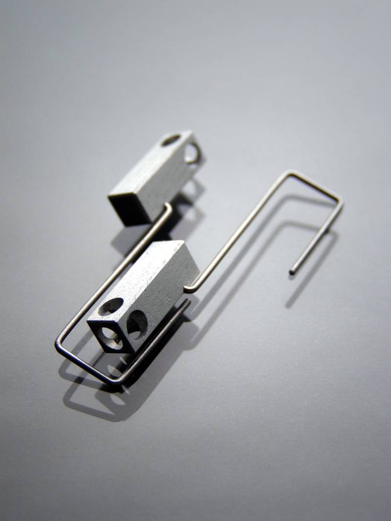 Handgefertigte Ohrringe Aus Eloxiertem Aluminium Und Edelstahl von AtelierBlackAdder