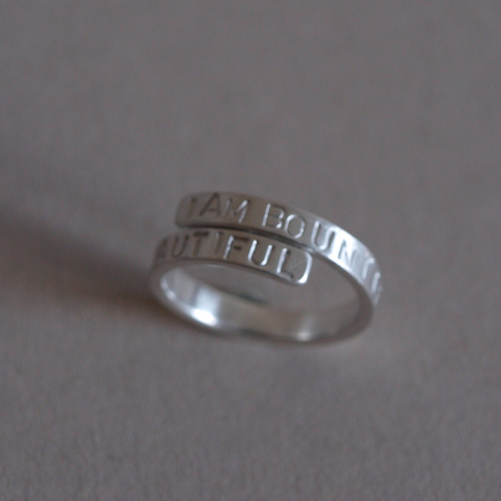Mantra Ring - I Am Bountiful Blissful & Beautiful Mantra Ring - I Am Bountiful Blissful & Beautiful von AtelierBroese
