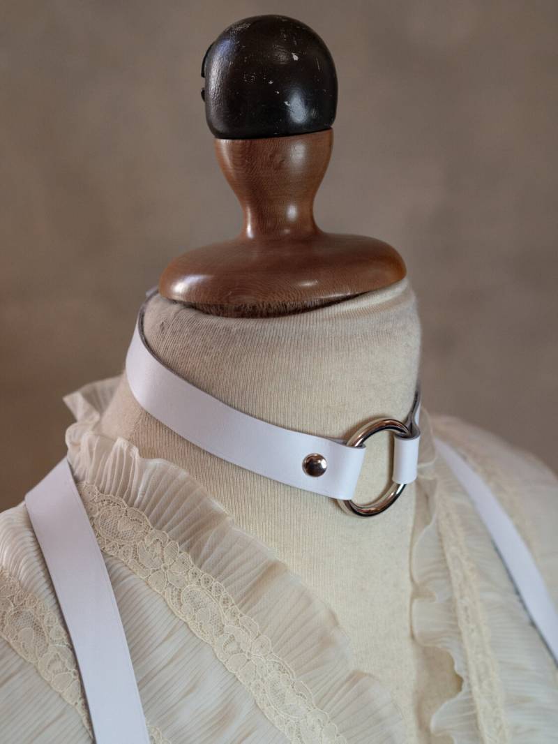 Le Collier Von Atelier Calypso Handgefertigte Lederkette/Chocker Made in France von AtelierCalypso