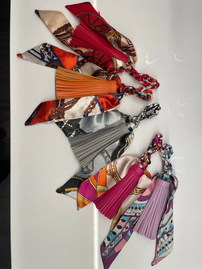 Quaste Mit Tuch - Anhänger Tasche Schmuck Mode Must Have Reisetasche Geschenk Überraschung Taschenschmuck Für Sie Mitbringsel Gift von AtelierCatHamburg