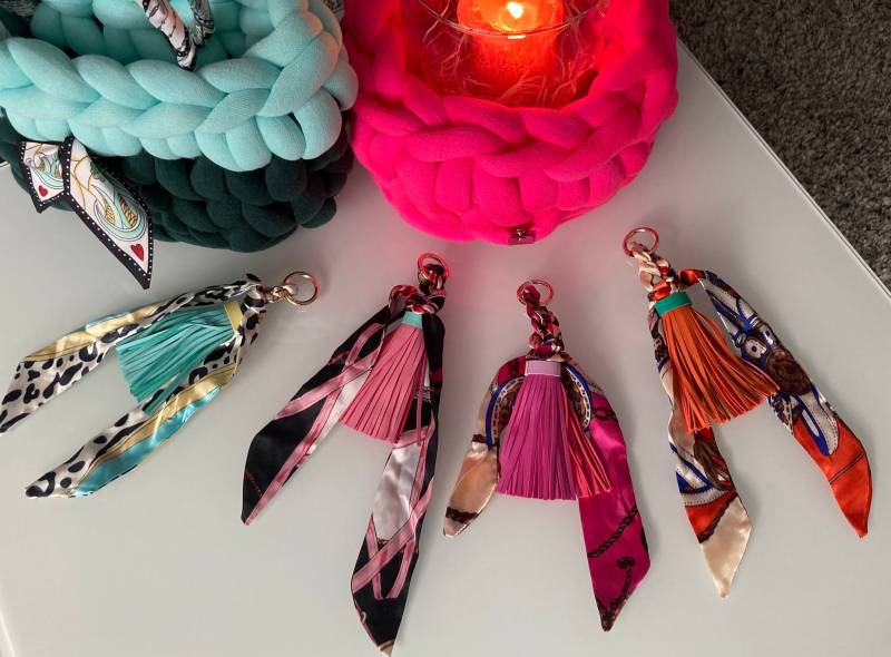 Quaste Mit Tuch - Anhänger Tasche Schmuck Mode Must Have Reisetasche Geschenk Überraschung Taschenschmuck Für Sie Mitbringsel Gift von AtelierCatHamburg