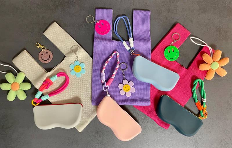 To Go - Brillenetui Wasserfest Anhänger Tasche Gürtel Strand Beauty Mode Must Have Reisetasche Taschenschmuck Geschenk It Piece von AtelierCatHamburg