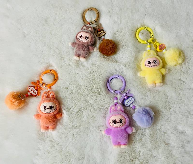 To Go - Kleines Monster Schlüsselanhänger Labubu Anime Schmuck Mode Must Have Geschenk Überraschung Taschenschmuck Für Sie von AtelierCatHamburg