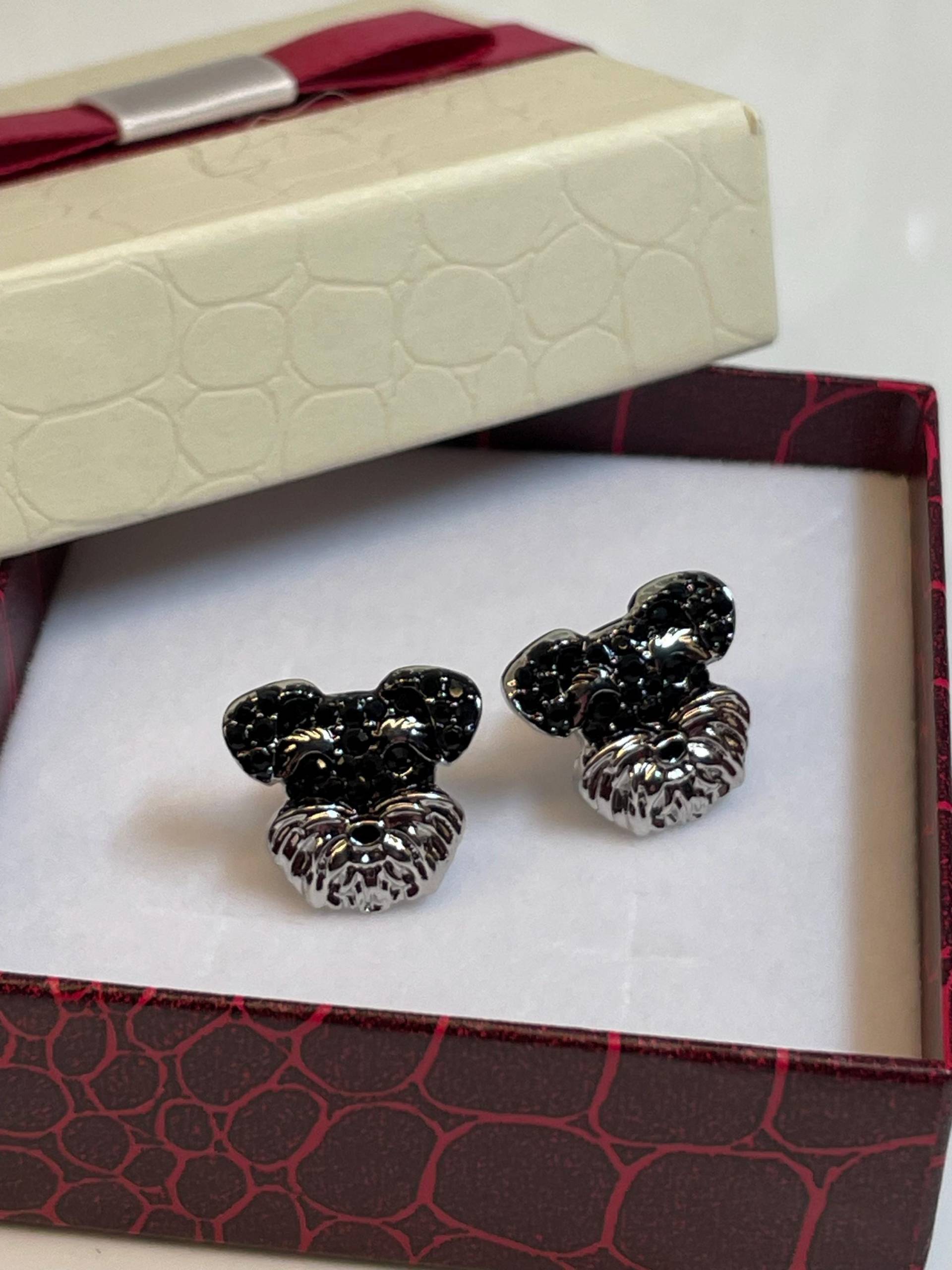 To Go - Schnauzer Ohrringe Strass Hund Schmuck Stecker Ohrsteckermode Must Have Jewelery Geschenk Überraschung Ohrschmuck von AtelierCatHamburg