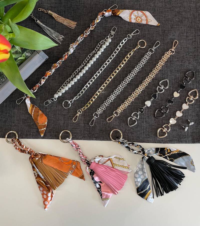 To Go - Taschenkette Anhänger Tasche Schmuck Mode Must Have Reisetasche Perlen Kette Überraschung Taschenschmuck Geschenk It Piece von AtelierCatHamburg