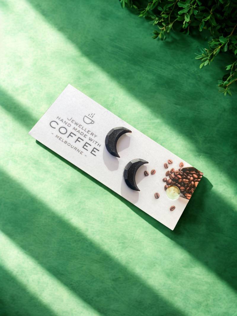 Mond Ohrringe Aus Recyceltem Kaffeesatz von AtelierCayelle