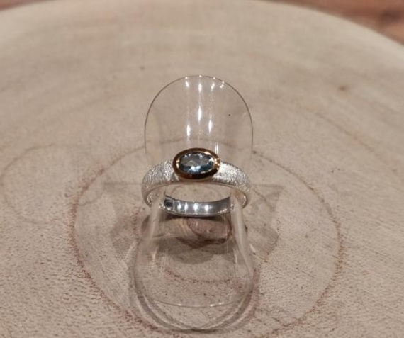 Aquamarinring Aus 925 Er Sterlinsilber Mit Vergoldeter Fassung Aquamarinring Aus 925 Er Sterlinsilber Mit Vergoldeter Fassung von AtelierCraftsandArts