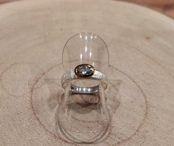 Aquamarinring Aus 925 Er Sterlinsilber Mit Vergoldeter Fassung Aquamarinring Aus 925 Er Sterlinsilber Mit Vergoldeter Fassung von AtelierCraftsandArts