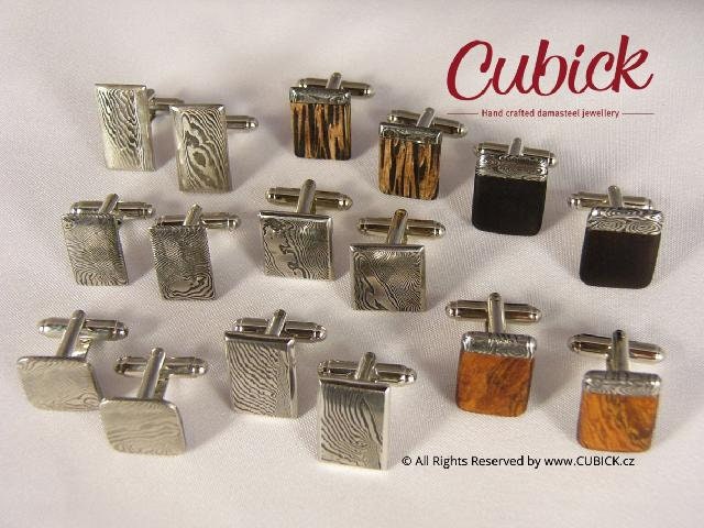 Ein Paar Manschettenknöpfe Aus Damaststahl Und Damawood Mit Für Ihn - Design Petr Kubícek von AtelierCubick