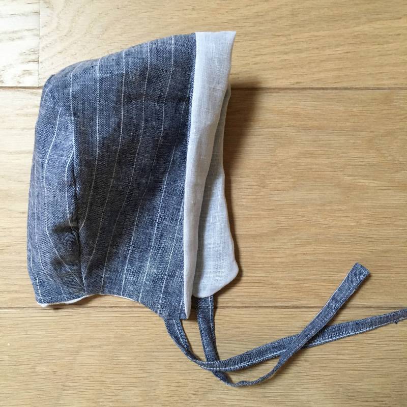 Leichtes, Reversibles Sommervergnäuchen, Baby-Sonnenhut Aus Grauem Blau Leinen, Mit Kleinen Streifen von AtelierDecorette
