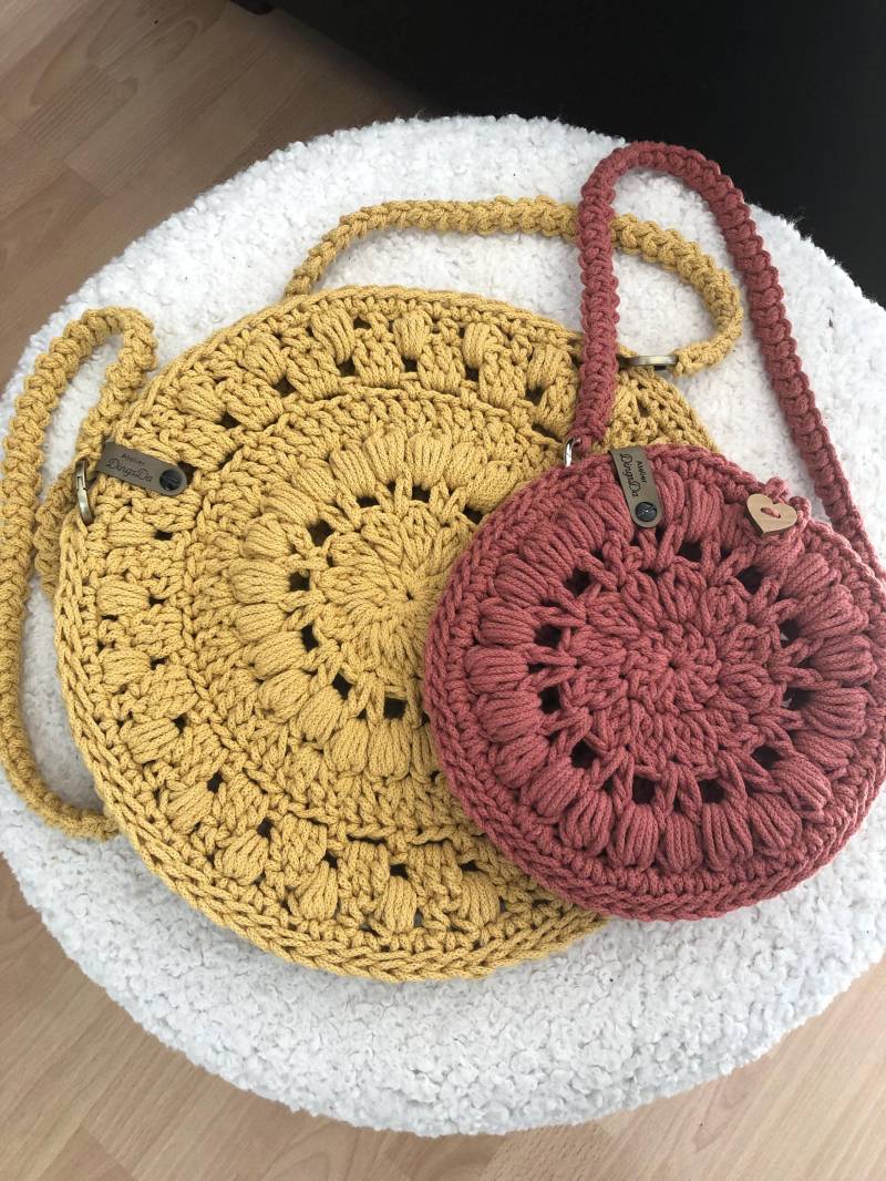 Runde Häkeltasche Im Bohostyle, Auch Zum Dirndl Passend von AtelierDingsda