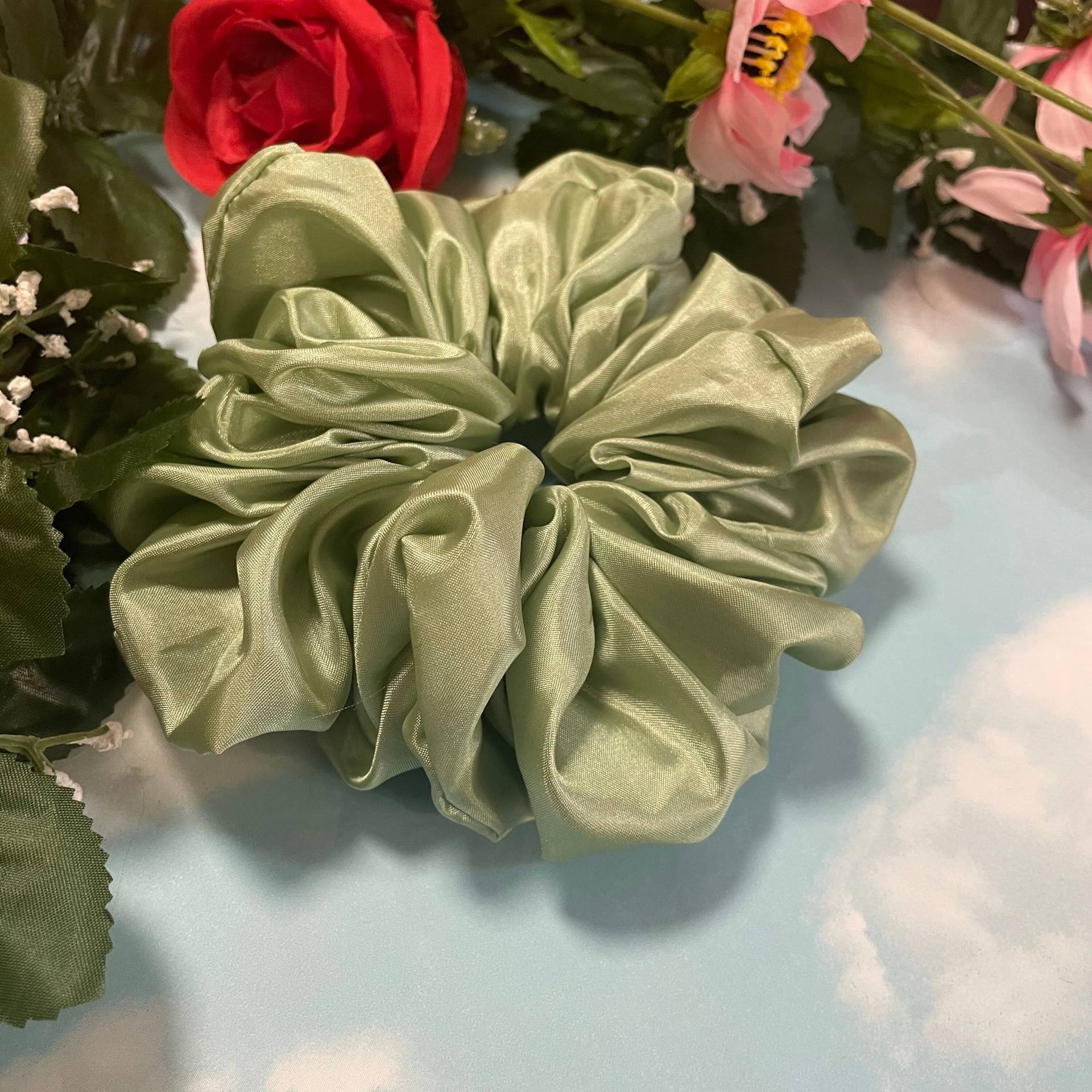 Sage Poly China Silk Scrunchie | Luxus Aus Polyester Seide Xl Handgefertigt in Den Usa Recycelt Sage Poly China Silk Scrunchie | Luxus Aus Polyester Seide Xl Handgefertigt in Den Usa Recycelt von AtelierEgg