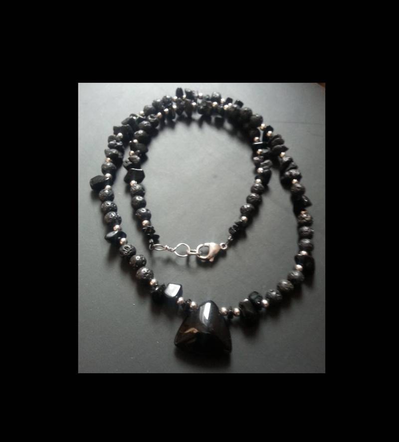 Halskette Aus Schwarzem Onyx, Lavastein, Edelstahl, Handgefertigte Kreation von AtelierEitri