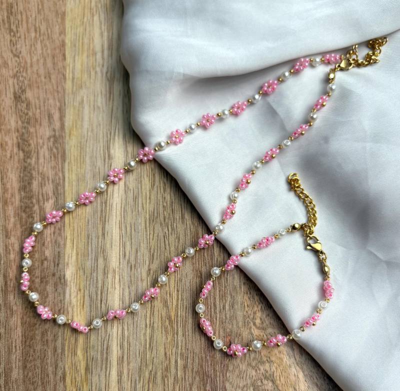 Atelierfadenwerk - Daisy Kette Pink Perlenkette Geschenkidee Schmuckset von AtelierFadenwerk