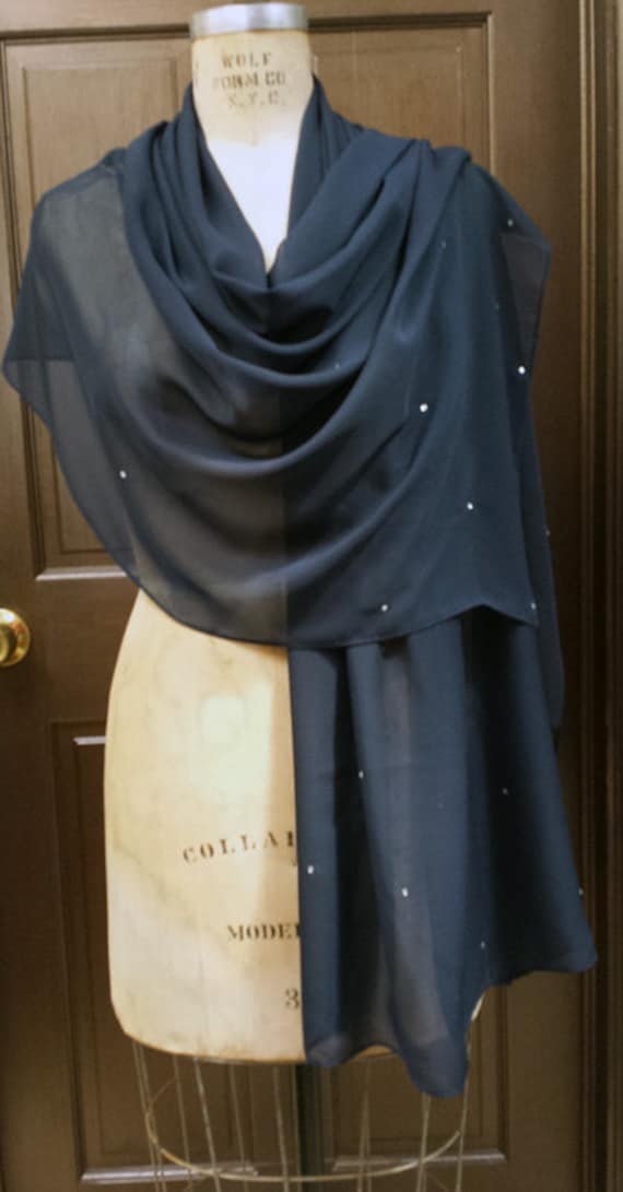 Chiffon Xlarge Schal Wrap Mit Strasssteinen Chiffon Xlarge Schal Wrap Mit Strasssteinen von AtelierFavorite