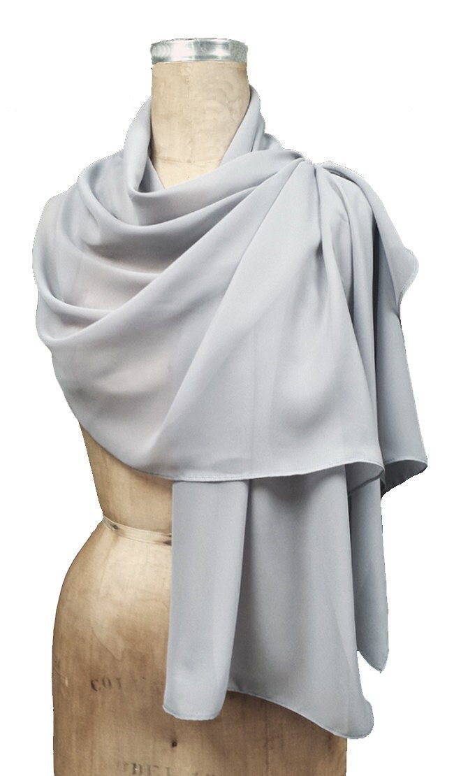 Grauer Chiffon Schal Wickelschal Mit Strasssteinen Grauer Chiffon Schal Wickelschal Mit Strasssteinen von AtelierFavorite
