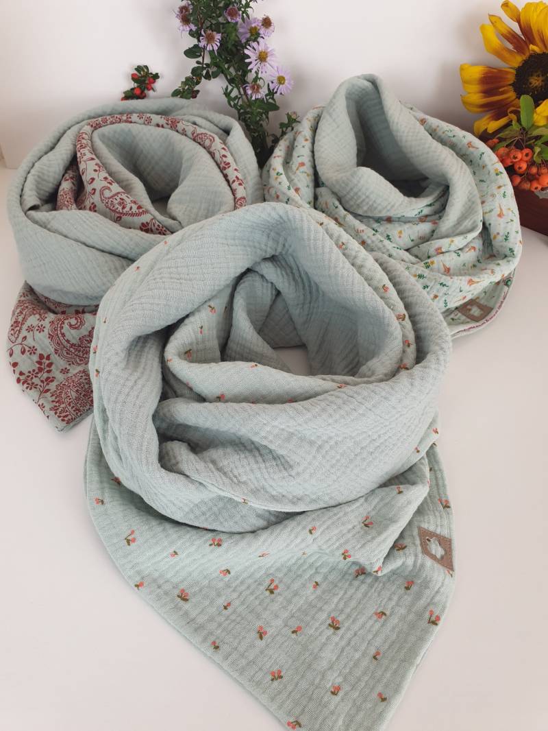Bio Damen Halstuch Dreieckstuch Doppellagig Aus Baumwolle Mit Blumenmustern in Der Farbe Mint & Grün von AtelierHoney