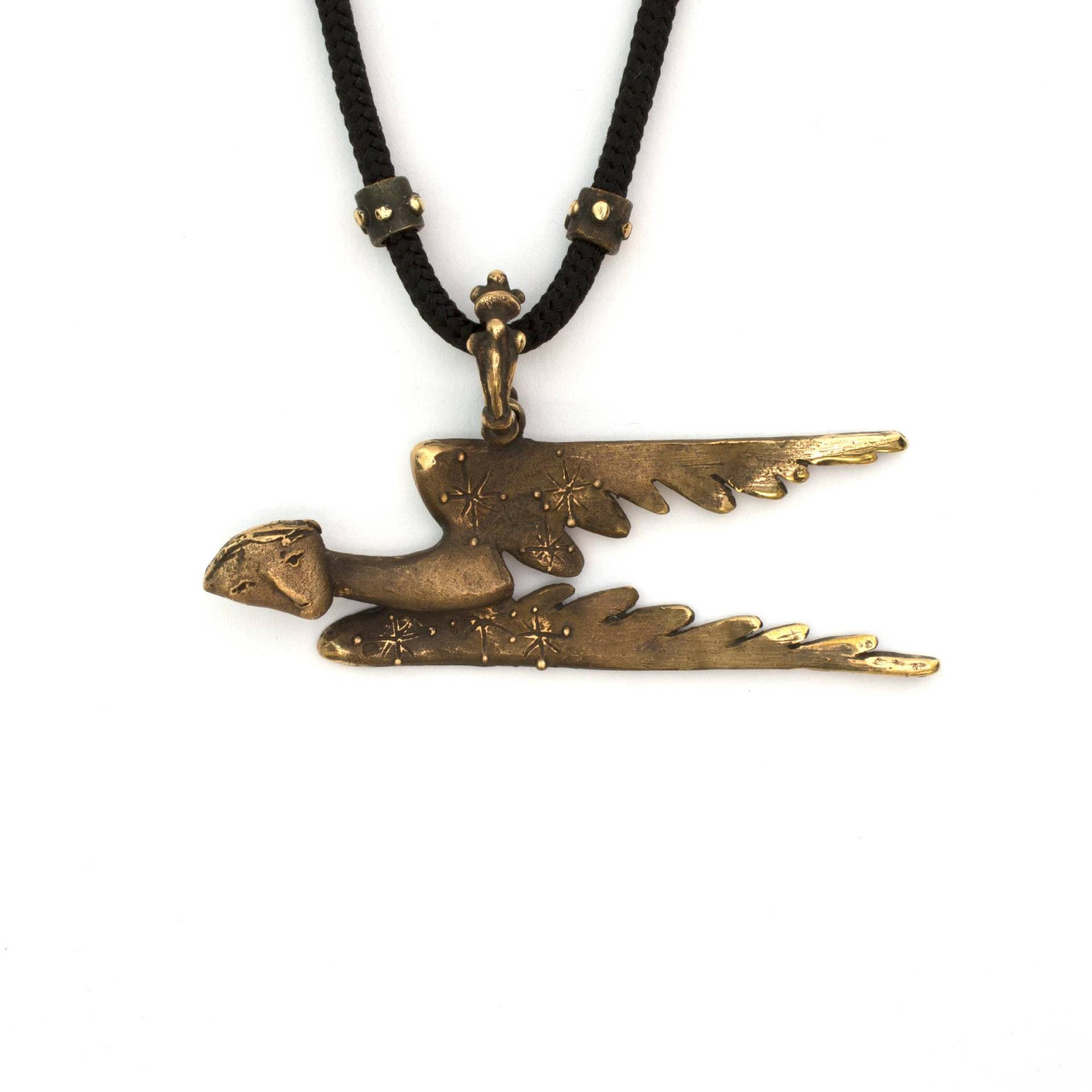 033 Fliegender Engel Mit Kordel Bronze Anhänger Halskette Von Vojtěška Vlèková 033 Fliegender Engel Mit Kordel Bronze Anhänger Halskette Von Vojtěška Vlèková von AtelierJaromira