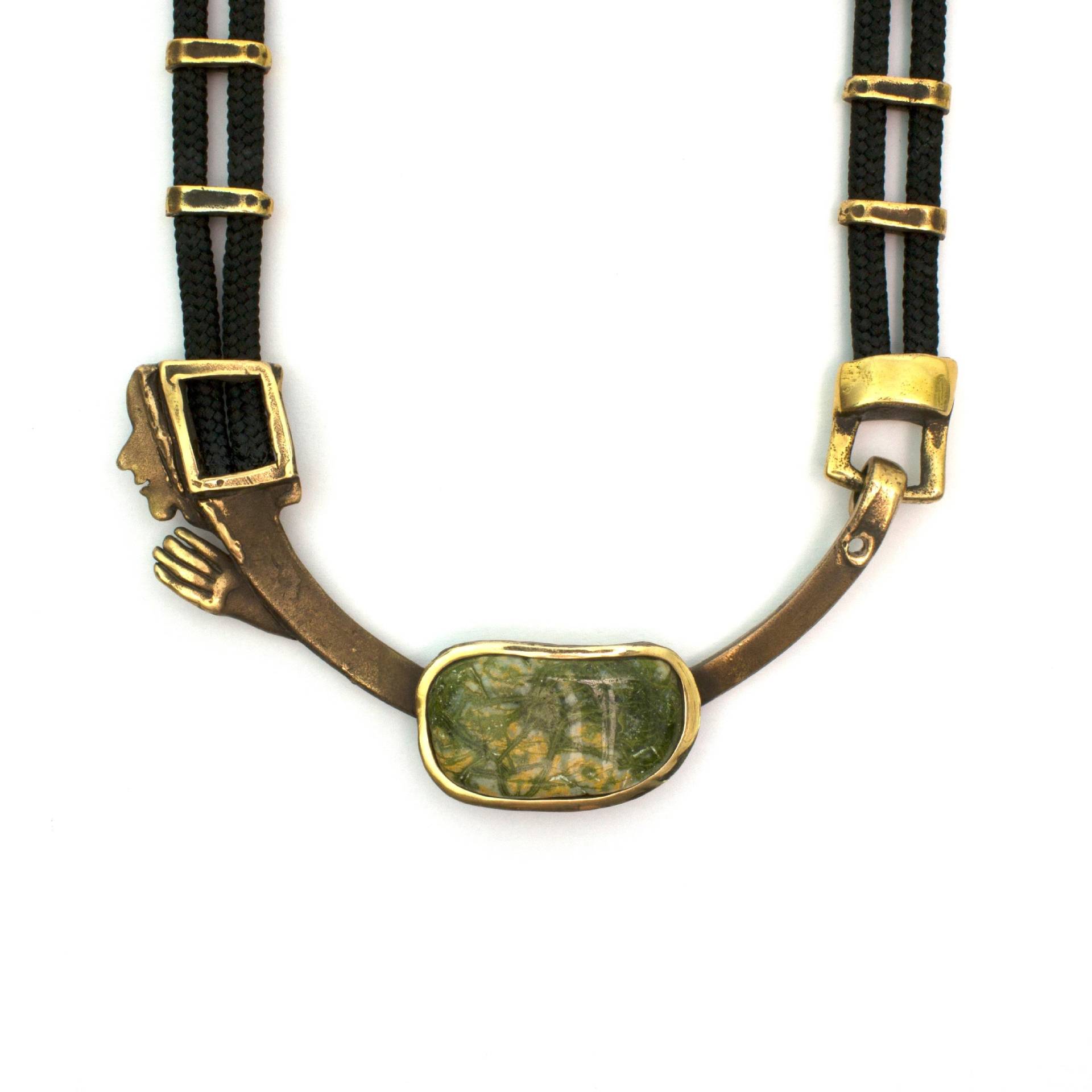 108 Schnallenartige Bronze-Halskette Mit Jaspis Von Vojtěška Vlèková von AtelierJaromira