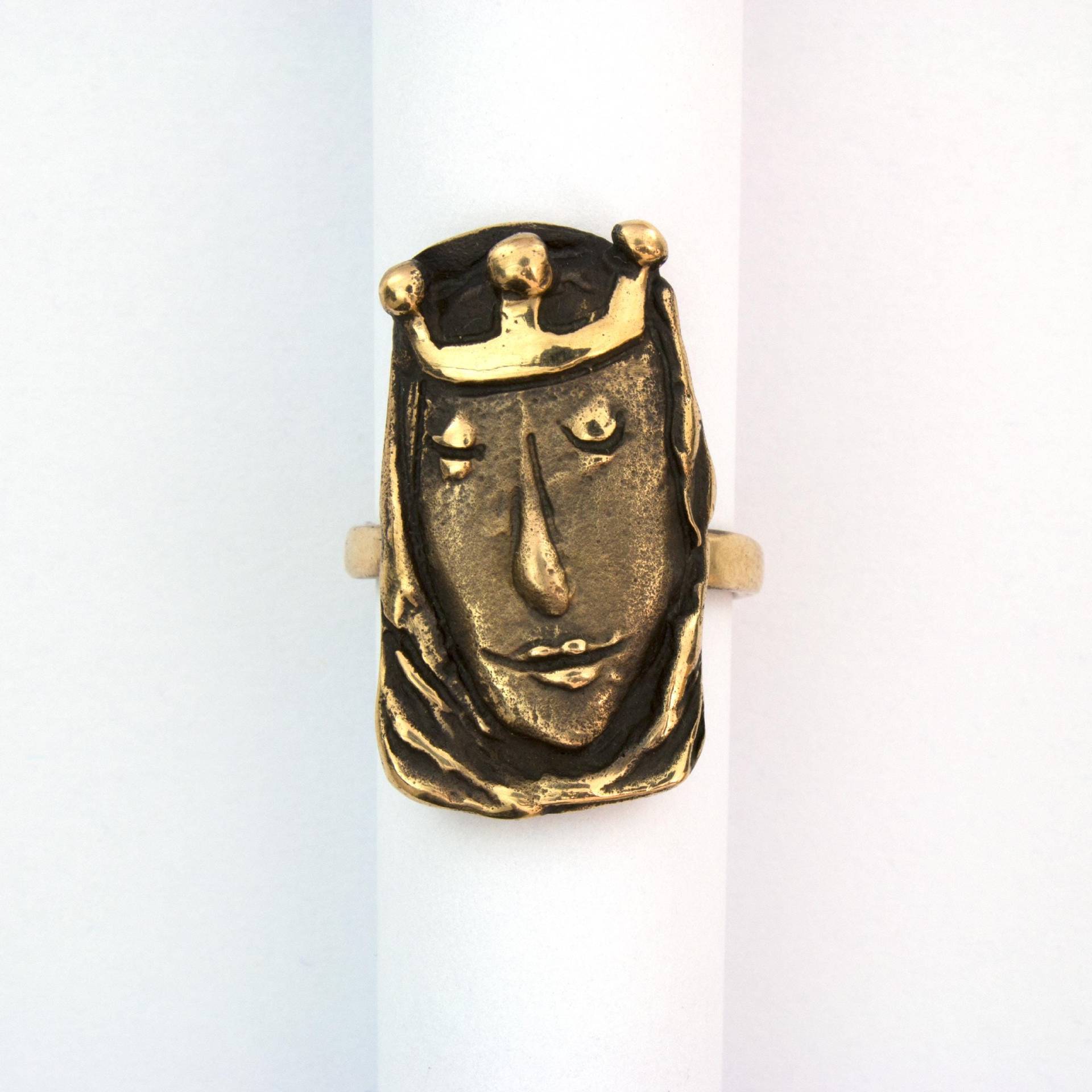 177 Königin Bronze Ring Von Vojtěška Vlèková von AtelierJaromira