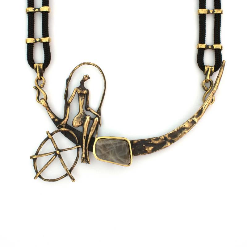 327 Moon Mobile Bronze Halskette Mit Mondstein Von Vojtěška Vlèková von AtelierJaromira