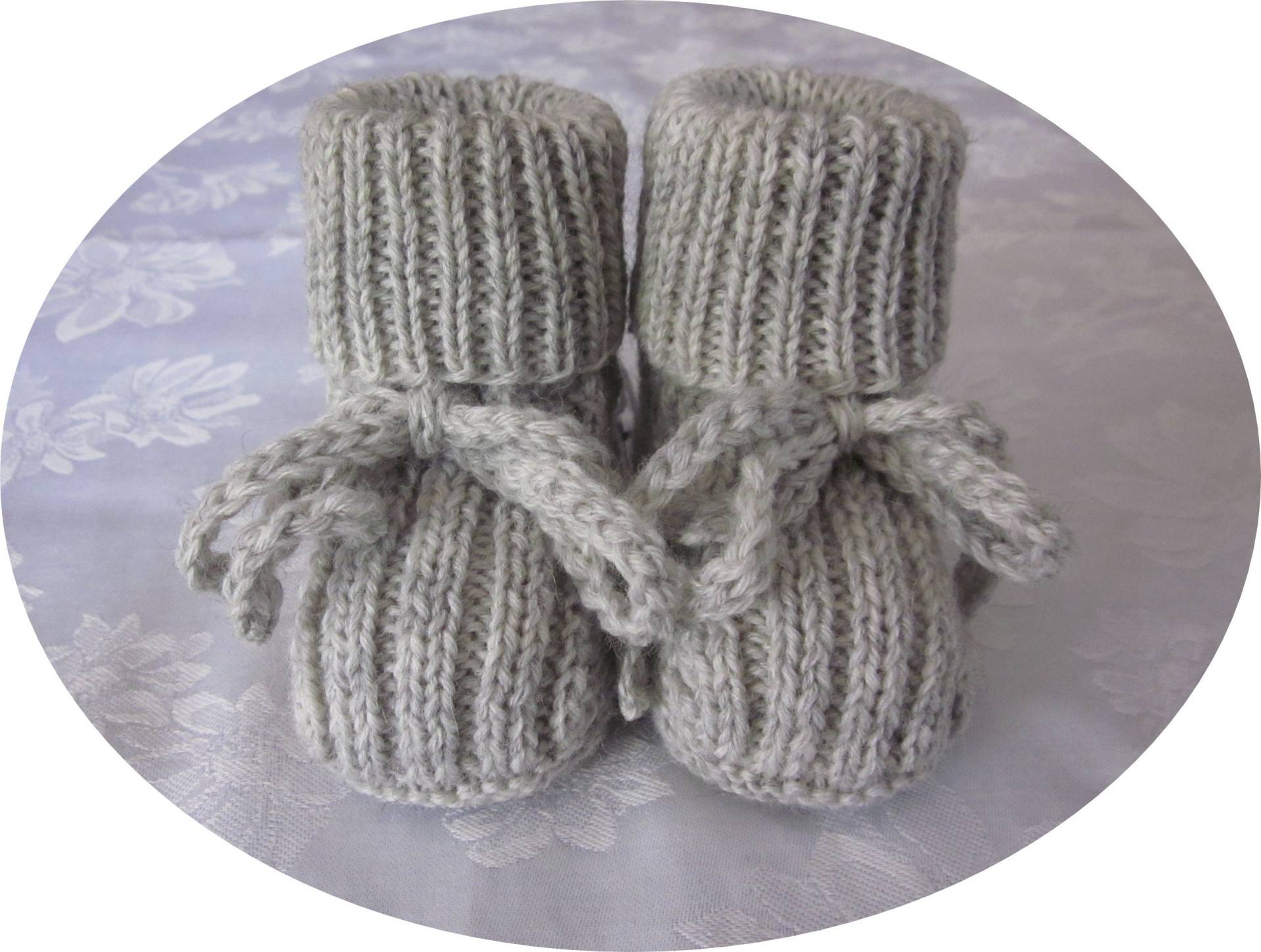 Babysöckchen, Babyschuhe, Hellgrau Babysöckchen, Babyschuhe, Hellgrau von AtelierKammikatze