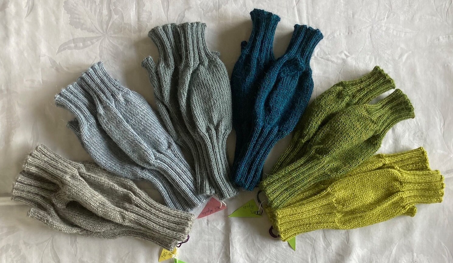 Fingerlose Handschuhe "Robusto Color", 100% Alpaka, Die Blaugrünen von AtelierKammikatze